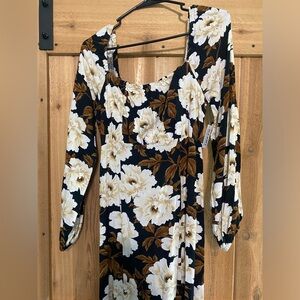 Has a slit and subtle puff long sleeve. New dress has no stretch to it.